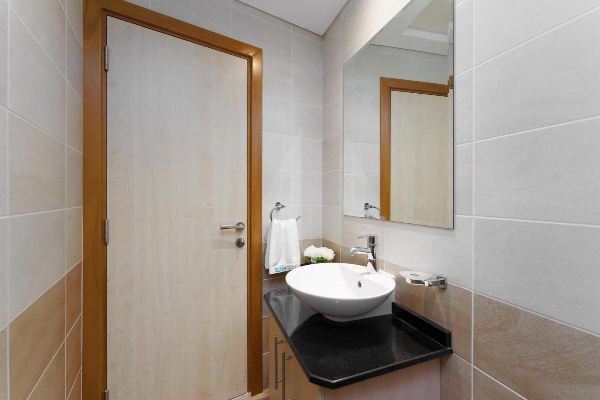 Heavenly Spacious 2 Bedroom With Stunning View Apartment