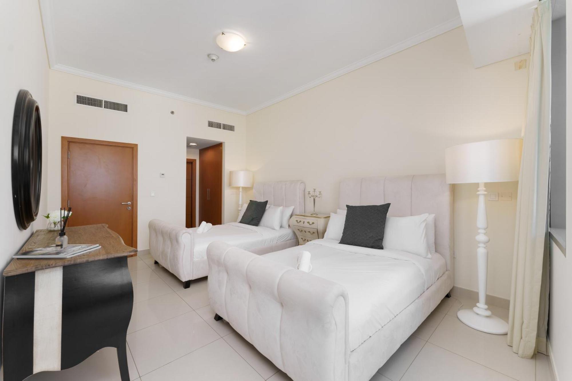 Heavenly Spacious 2 Bedroom With Stunning View *