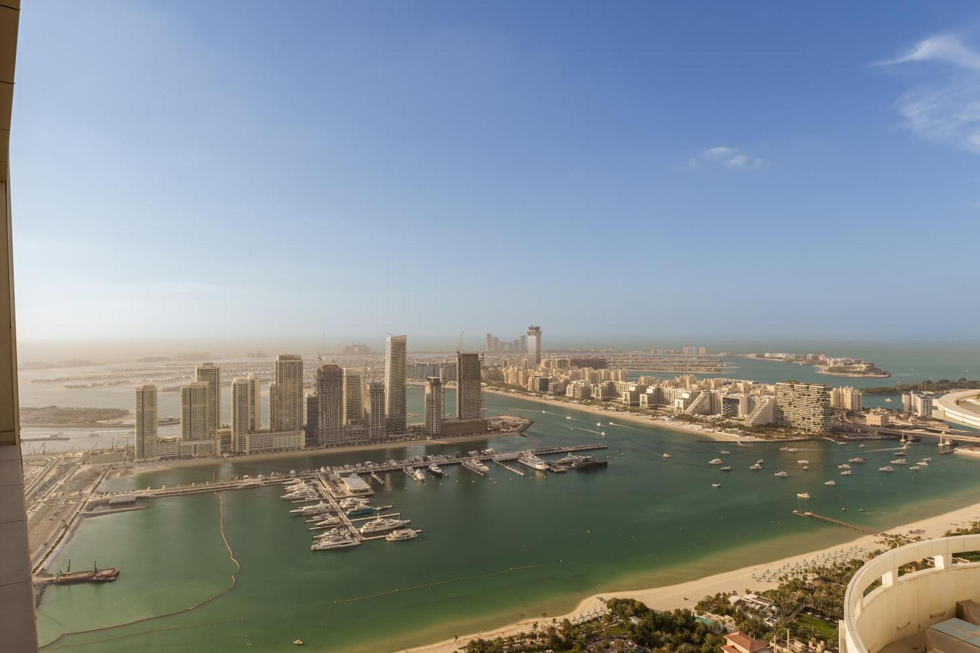 Heavenly Spacious 2 Bedroom With Stunning View Apartment *