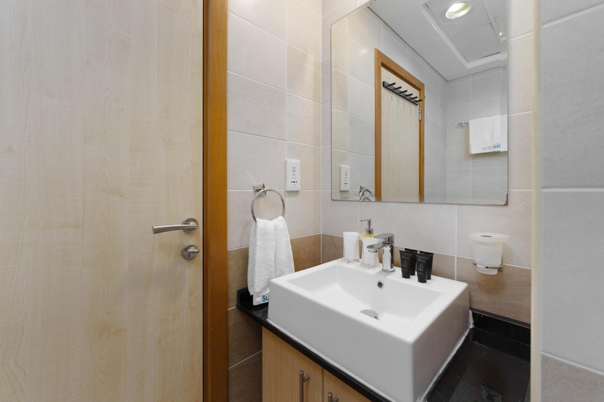 Apartment Heavenly Spacious 2 Bedroom With Stunning View *