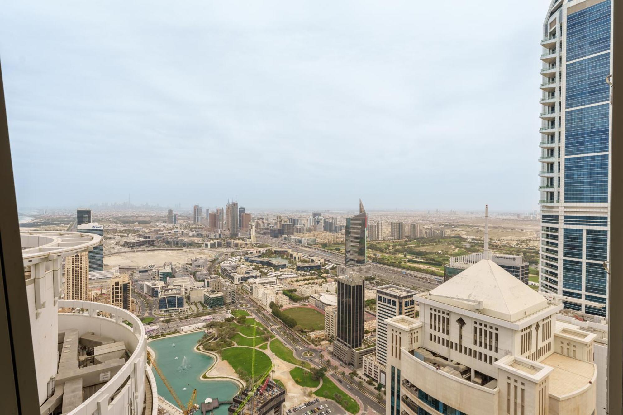 Heavenly Spacious 2 Bedroom With Stunning View Apartment *