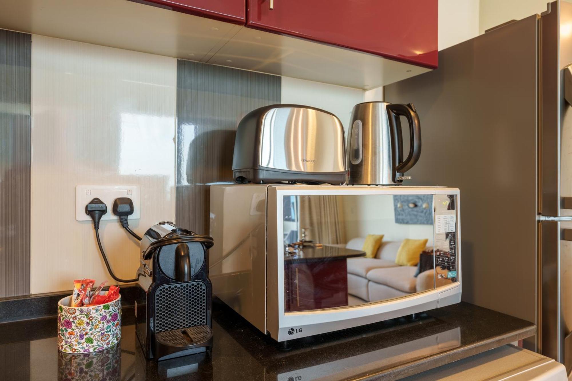 Heavenly Spacious 2 Bedroom With Stunning View Apartment *