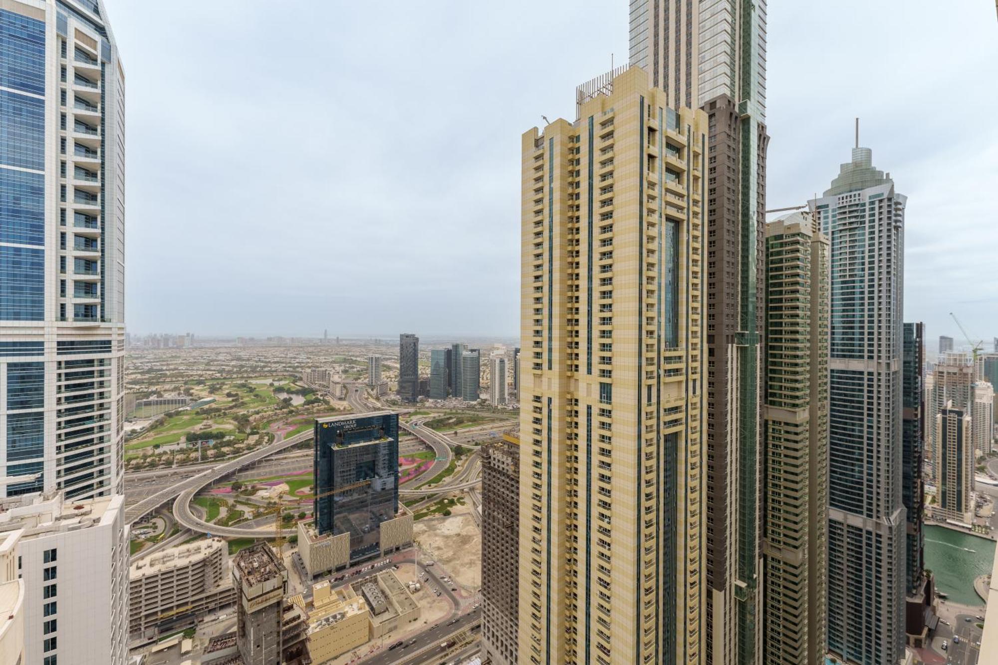 Heavenly Spacious 2 Bedroom With Stunning View Apartment *